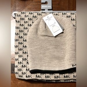 Michael Kors Reversible Scarf and Hat Set Fall 2022